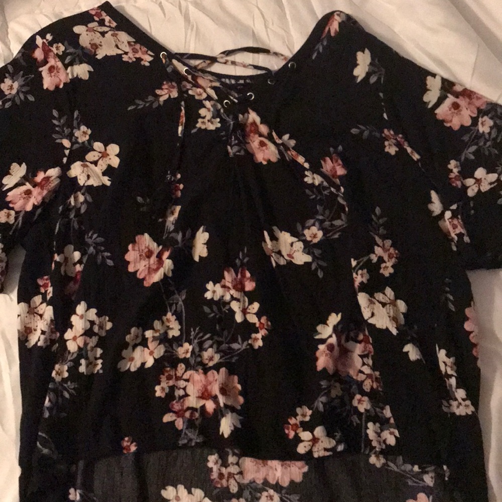 American Eagle Criss cross floral shirt